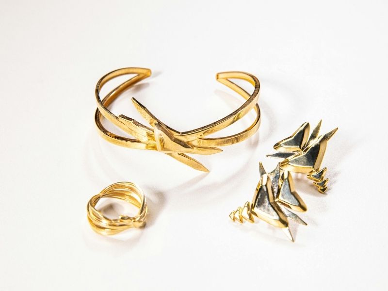cincin dan anting emas